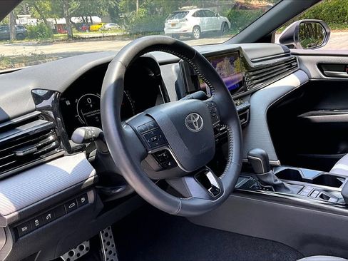 Used 2025 Toyota Camry SE w/ Convenience Package FWD image 14