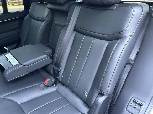 Used 2025 Land Rover Range Rover Long Wheelbase SE AWD/4WD image 15