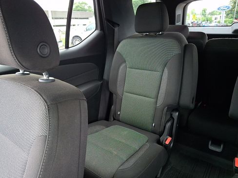 Used 2023 Chevrolet Traverse LT FWD image 18
