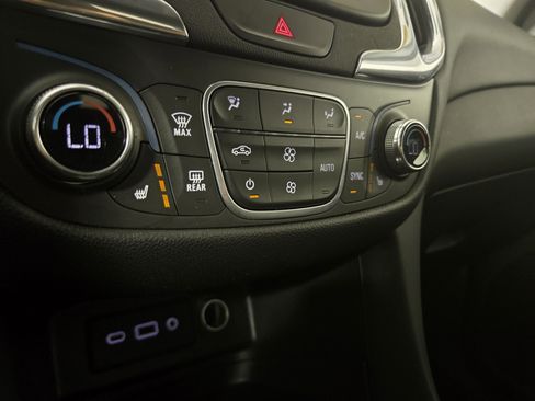Used 2020 Chevrolet Equinox LT FWD image 25