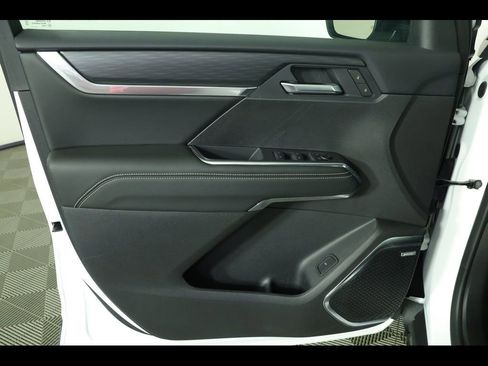 Used 2025 GMC Acadia Elevation image 22