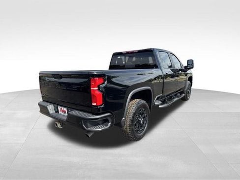 Used 2024 Chevrolet Silverado 2500 LT w/ Midnight Edition AWD/4WD image 4