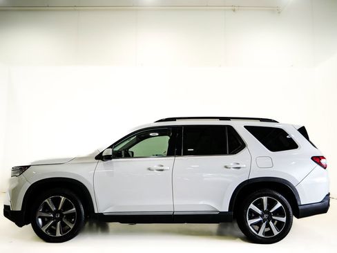 Used 2023 Honda Pilot Touring image 6