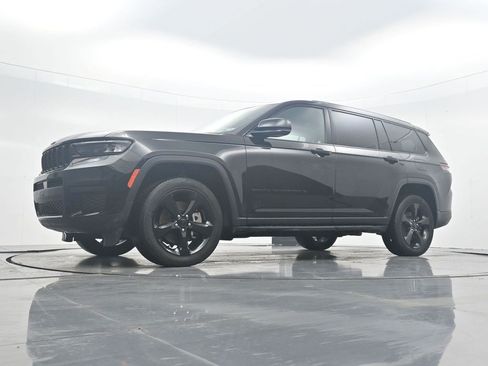 Used 2023 Jeep Grand Cherokee L Laredo AWD/4WD image 25