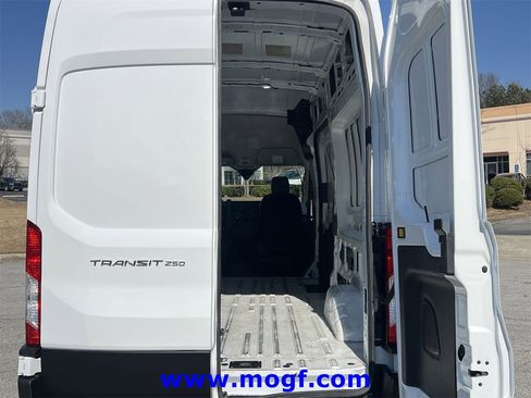 Used 2023 Ford Transit 250 148 High Roof image 18