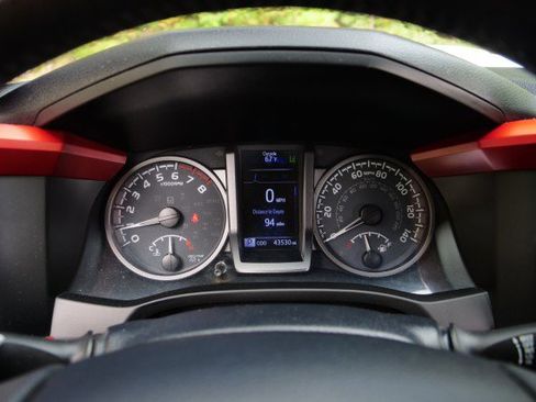 Used 2020 Toyota Tacoma TRD Sport image 11