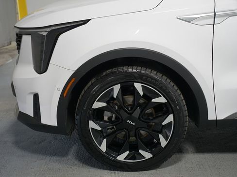 Used 2025 Kia Sorento SX image 5