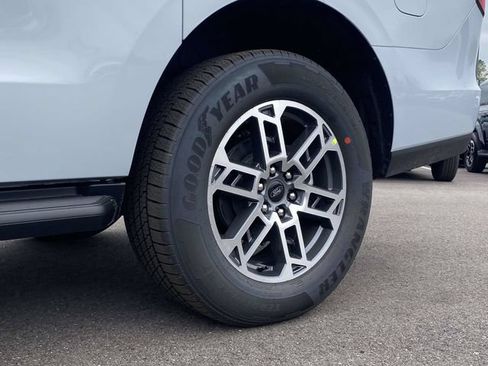New 2026 Ford Expedition Max Active RWD image 9
