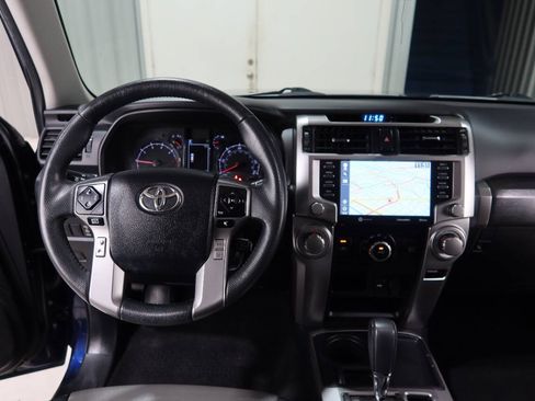 Used 2022 Toyota 4Runner SR5 Premium w/ Moonroof Package RWD image 22
