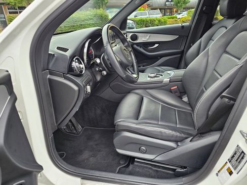 Used 2019 Mercedes-Benz GLC 300 4MATIC image 23