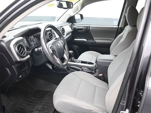 Used 2017 Toyota Tacoma SR5 image 9