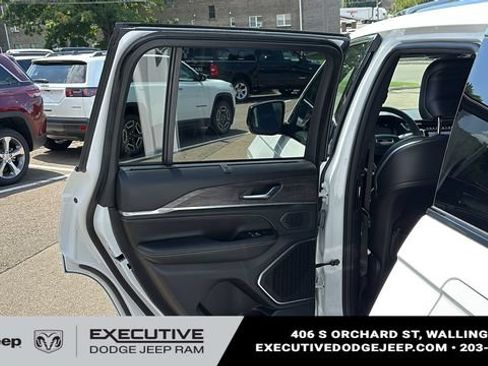 Used 2023 Jeep Grand Cherokee Overland w/ Luxury Tech Group IV AWD/4WD image 23