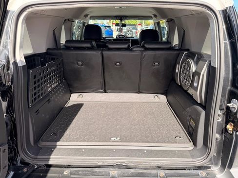 Used 2007 Toyota FJ Cruiser 4WD image 9