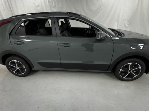 New 2026 Kia Niro EX FWD image 2