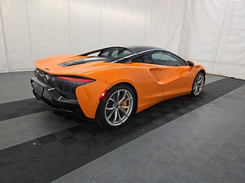 Used 2023 McLaren Artura RWD image 4