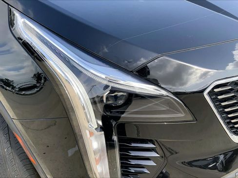 Used 2023 Cadillac XT4 Luxury w/ Cold Weather Package FWD image 27