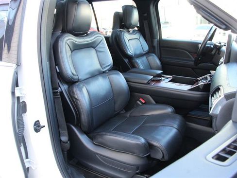 Used 2022 Lincoln Navigator Reserve image 17