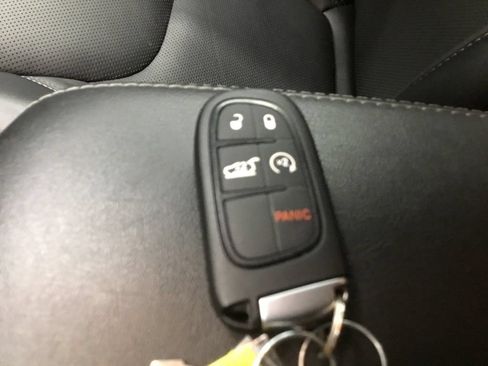 Used 2022 Jeep Cherokee Limited w/ Trailer Tow Group AWD/4WD image 10