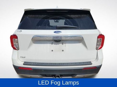 Used 2022 Ford Explorer XLT w/ Equipment Group 202A image 8