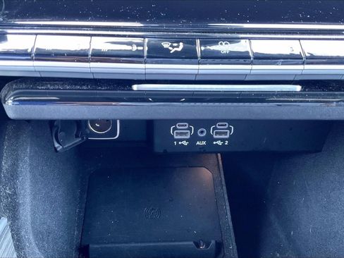Used 2024 Jeep Wagoneer L Series II RWD image 32