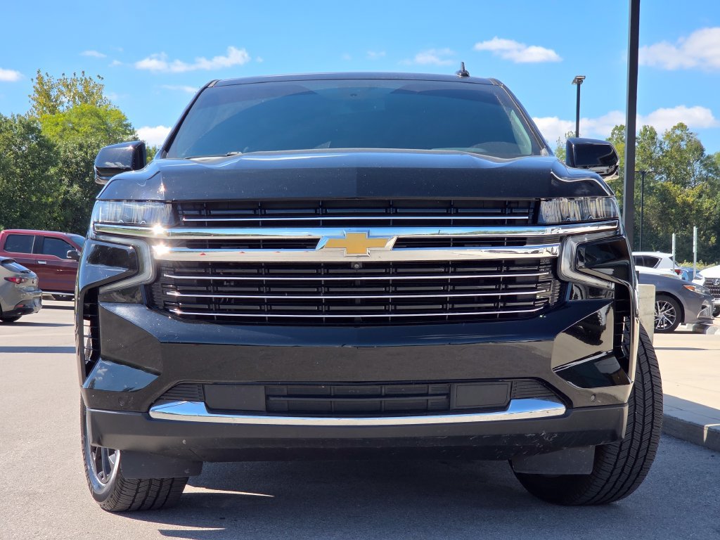 Used 2022 Chevrolet Suburban LT w/ Luxury Package AWD/4WD image 3