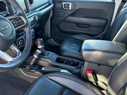 Used 2019 Jeep Wrangler Unlimited Sahara w/ Quick Order Package 24M Moab image 19