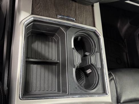 Used 2020 Ford F350 Lariat w/ Chrome Package image 20