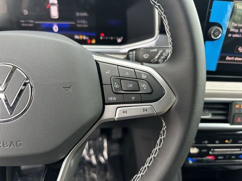 New 2026 Volkswagen Taos SE image 18