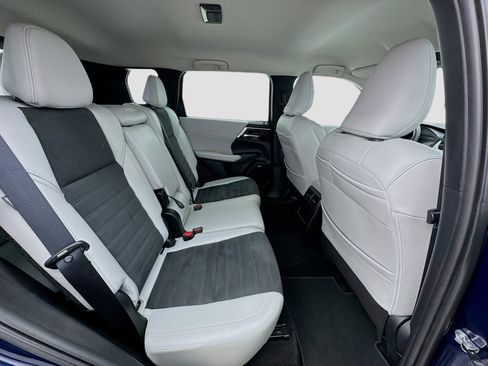 Used 2025 Mitsubishi Outlander SE AWD/4WD image 19