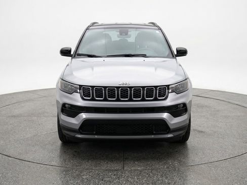 Used 2025 Jeep Compass Limited AWD/4WD image 2