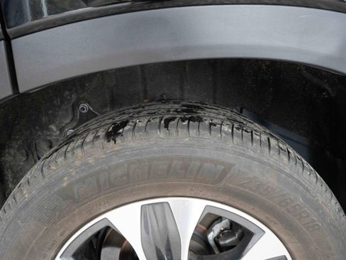 Used 2023 Toyota Highlander XLE image 31