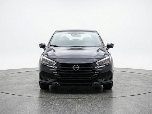 Used 2025 Nissan Versa SV image 2