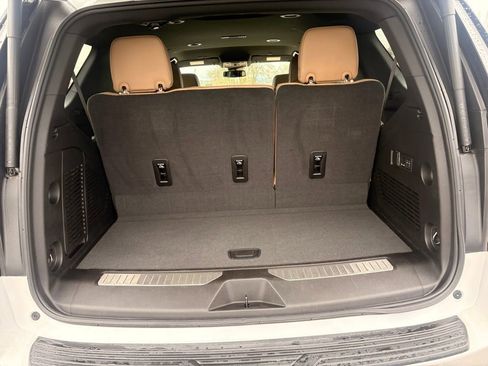 Used 2024 Chevrolet Tahoe Premier AWD/4WD image 6