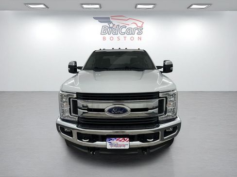 Used 2019 Ford F250 XLT w/ XLT Premium Package image 2