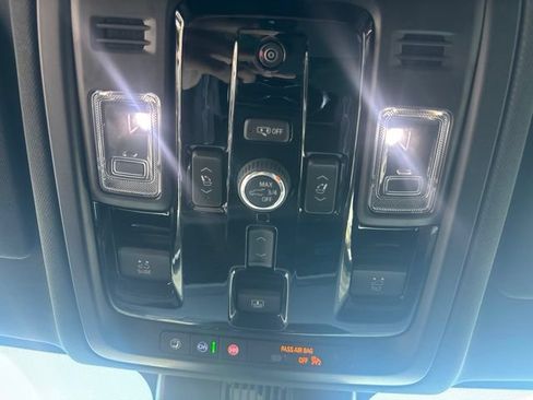 Used 2026 Chevrolet Suburban High Country AWD/4WD image 45