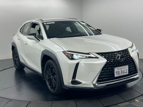 Used 2022 Lexus UX 200 w/ Accessory Package (Z1) FWD image 3