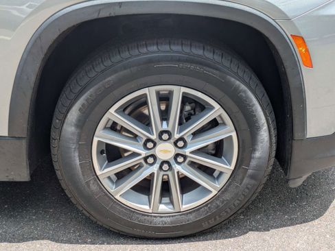 Used 2023 Chevrolet Traverse LT FWD image 10