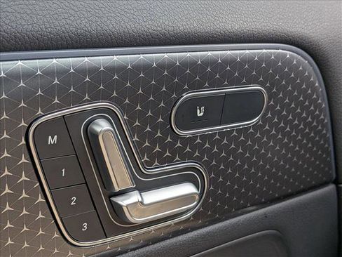 Certified 2025 Mercedes-Benz GLA 250 4MATIC image 18