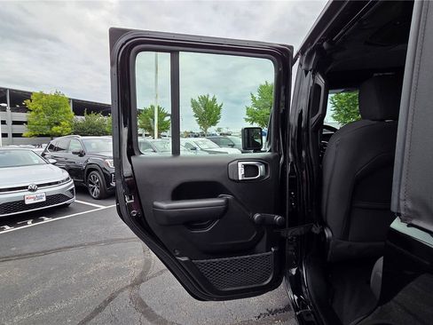 Used 2023 Jeep Wrangler Unlimited Sport AWD/4WD image 26