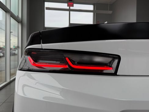 Used 2018 Chevrolet Camaro SS image 17