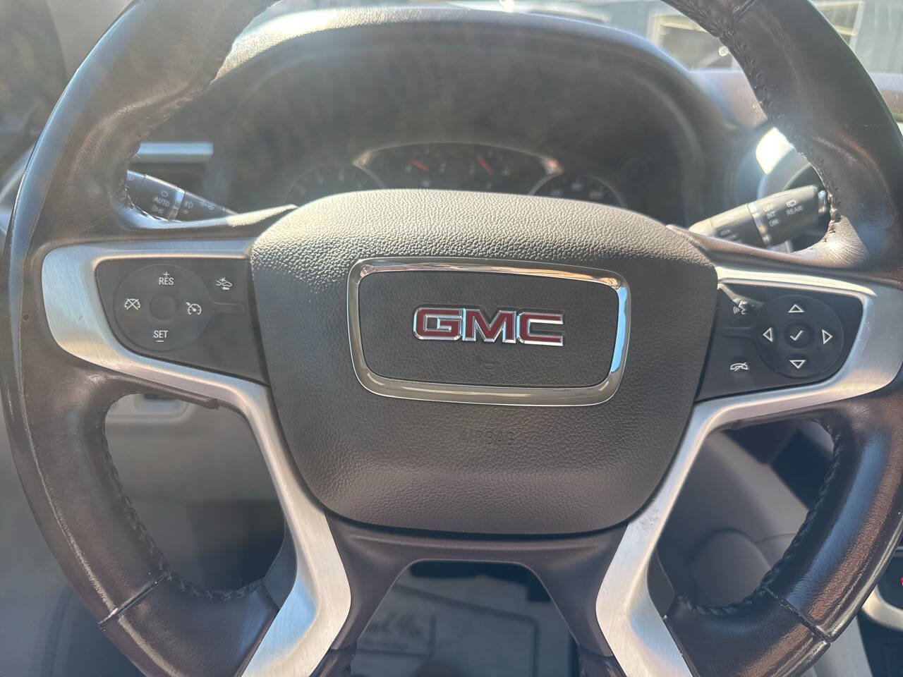 Used 2021 GMC Acadia SLT FWD image 38