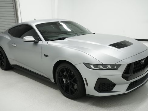 Used 2024 Ford Mustang GT Premium RWD image 3