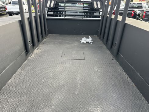 Used 2018 RAM 3500 Tradesman w/ Chrome Appearance Group image 5