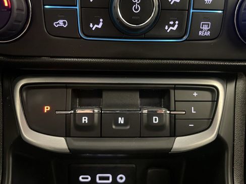 Used 2024 GMC Terrain SLE w/ Driver Convenience Package FWD image 9