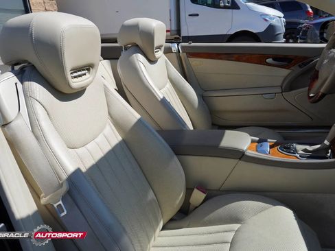 Used 2009 Mercedes-Benz SL 550 w/ Premium I Pkg image 29