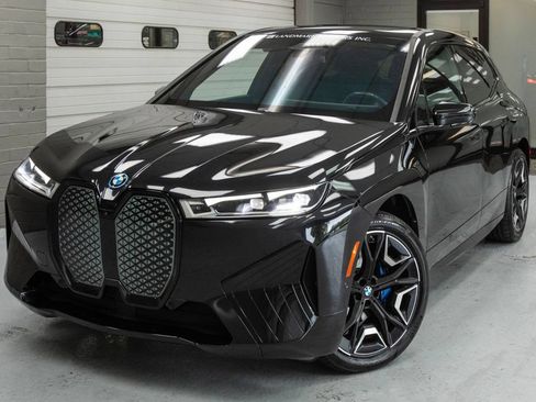 Used 2024 BMW iX xDrive50 w/ Premium Package AWD/4WD image 11