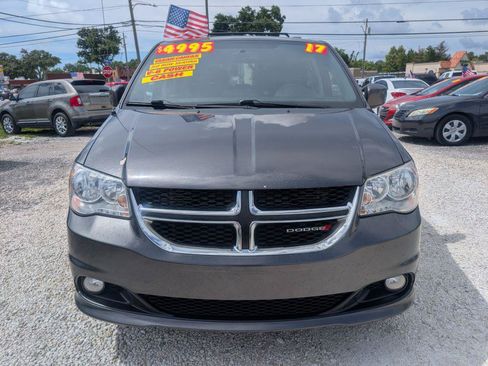Used 2017 Dodge Grand Caravan SXT FWD image 2