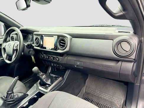 Used 2018 Toyota Tacoma TRD Sport image 29