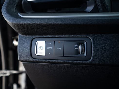 Used 2025 Chevrolet Traverse LT image 22