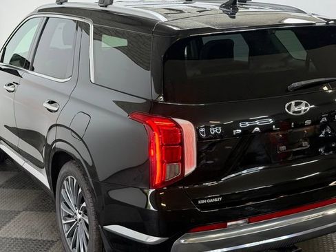 Used 2023 Hyundai Palisade Calligraphy w/ Cargo Package FWD image 9